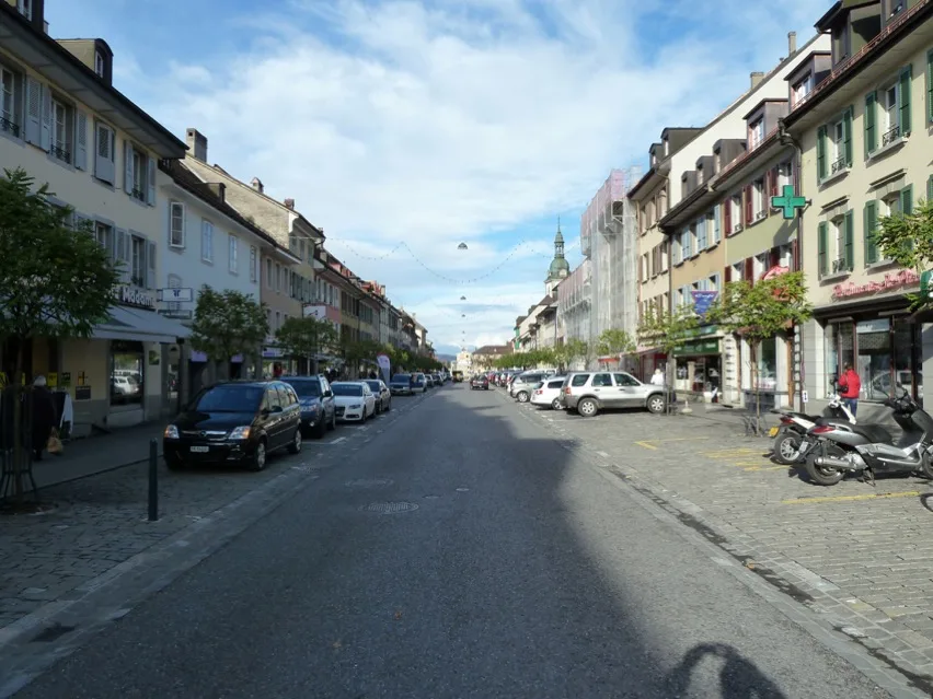 Une des rues principales de Bulle (crédit photo: monpatrimoine.ch)