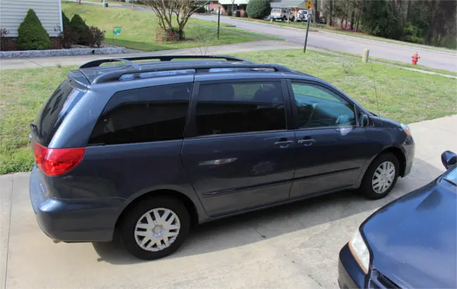 The car of personal finance blogger 'Root of Good': a 2009 Toyota Sienna LE