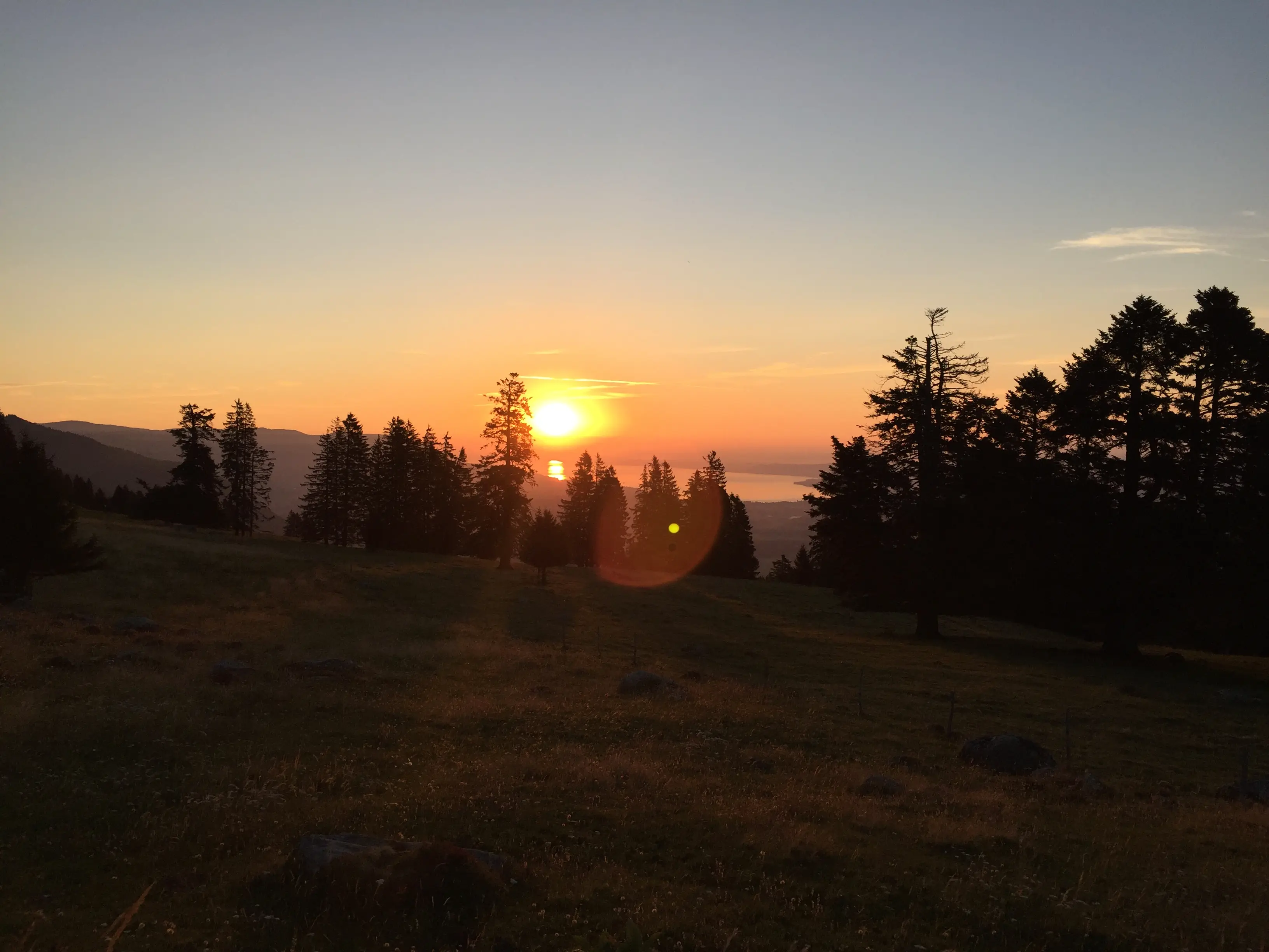 I went up in the Swiss Jura mountains this summer, at 5am, to enjoy this gorgeous view...