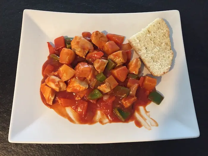 A delicious and frugal meal for Sunday lunch: sweet and sour chicken wok!