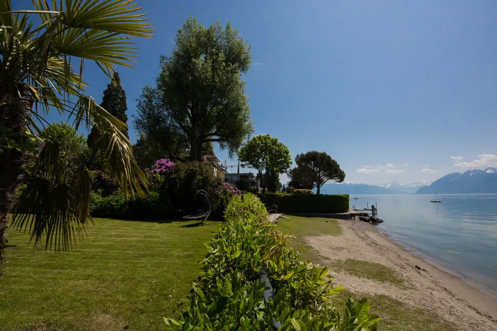 One of the beaches of Lake Geneva. Nothing to envy the Mediterranean! (credits: le-lac-leman.ch)